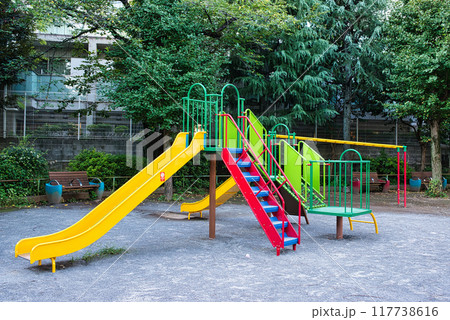 渋谷区立上原公園のコンビネーション遊具達の風景 117738616