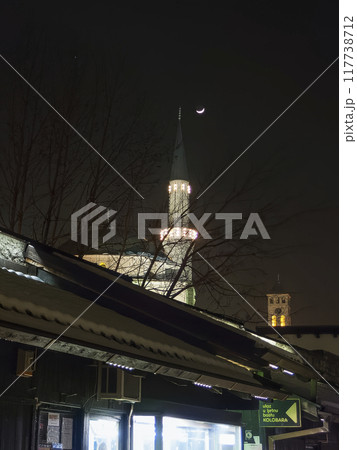 サラエボ旧市街のモスクと三日月 / Sarajevo, BiH 117738712