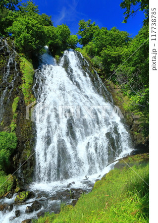 【北海道】快晴の知床のオシンコシンの滝 【北海道】快晴の知床のオシンコシンの滝 117738785