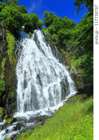 【北海道】快晴の知床のオシンコシンの滝 【北海道】快晴の知床のオシンコシンの滝 117738787