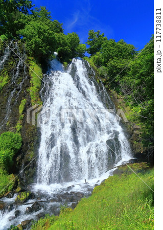 【北海道】快晴の知床のオシンコシンの滝 117738811