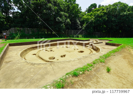 竪穴住居の発掘調査時の姿(横浜市 大塚歳勝土遺跡公園) 竪穴住居の発掘調査時の姿(横浜市 大塚歳勝土遺跡公園) 117739967