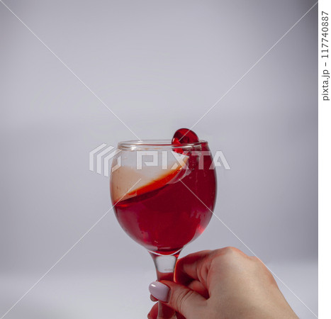 Wine glass with elegant splashes on the white 117740887