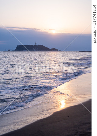 江ノ島 富士山 夕暮れ 夕焼け 【神奈川県】 117741214