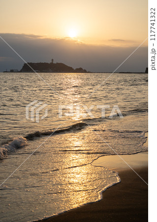 江ノ島 富士山 夕暮れ 夕焼け 【神奈川県】 江ノ島 富士山 夕暮れ 夕焼け 【神奈川県】 117741322