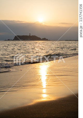 江ノ島 富士山 夕暮れ 夕焼け 【神奈川県】 江ノ島 富士山 夕暮れ 夕焼け 【神奈川県】 117741356