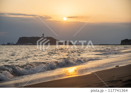 江ノ島 富士山 夕暮れ 夕焼け 【神奈川県】 江ノ島 富士山 夕暮れ 夕焼け 【神奈川県】 117741364