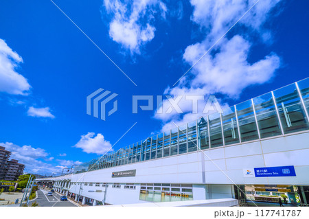 日本の横浜都市景観　8月。SOTETSU　星川駅 南口などを望む 117741787