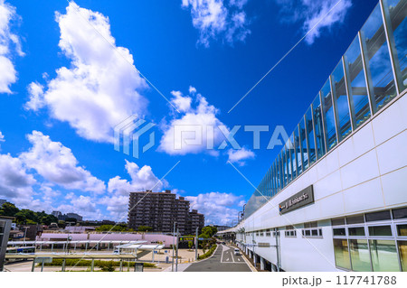 日本の横浜都市景観　8月。SOTETSU　星川駅 南口などを望む 117741788