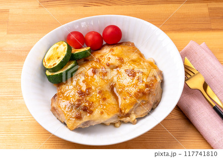 鶏もも肉の醤油こうじ漬けステーキ 117741810