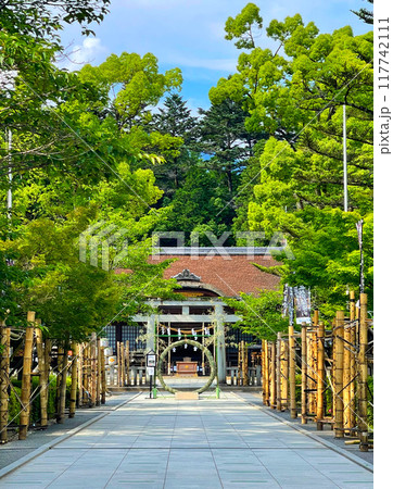 山梨:甲斐国、武田神社の壮大な景色 山梨:甲斐国、武田神社の壮大な景色 117742111
