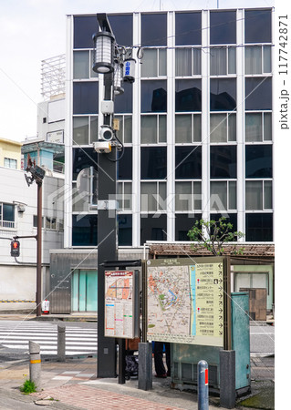 小田原市が小田原城へ向かう商店街に設置したスマートポール（神奈川県小田原市） 117742871