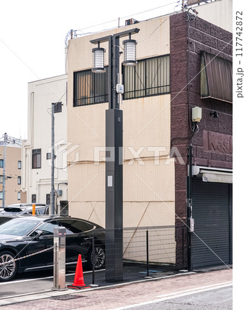 小田原市が小田原城へ向かう商店街に設置したスマートポール(神奈川県小田原市) 小田原市が小田原城へ向かう商店街に設置したスマートポール(神奈川県小田原市) 117742872