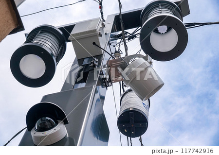 小田原市が小田原城へ向かう商店街に設置したスマートポール(神奈川県小田原市) 小田原市が小田原城へ向かう商店街に設置したスマートポール(神奈川県小田原市) 117742916