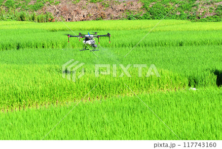 農業用ドローンによる農薬散布 117743160