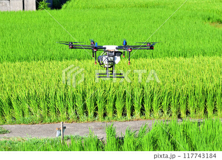 農業用ドローンによる農薬散布 農業用ドローンによる農薬散布 117743184