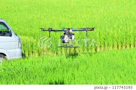 農業用ドローンによる農薬散布 117743193