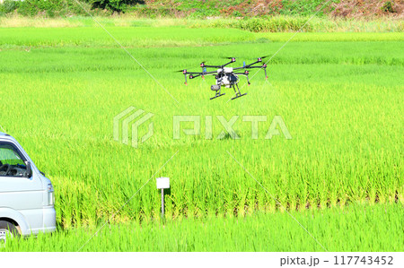 農業用ドローンによる農薬散布 農業用ドローンによる農薬散布 117743452