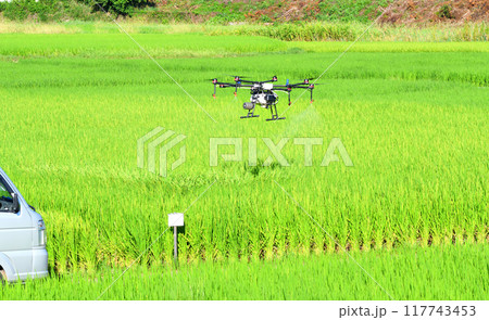 農業用ドローンによる農薬散布 農業用ドローンによる農薬散布 117743453
