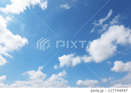 夏の青空と雲 夏の青空と雲 117744047
