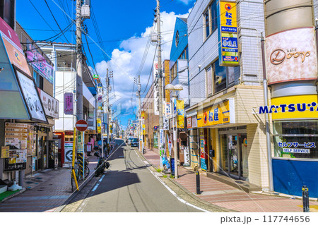 日本の横浜都市景観 8月。SOTETSU 天王町駅 東口 (北方面)前を望む=令和6年8月25日 日本の横浜都市景観 8月。SOTETSU 天王町駅 東口 (北方面)前を望む=令和6年8月25日 117744656
