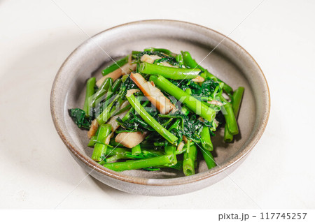 夏きのこと夏野菜の野菜炒め 夏きのこと夏野菜の野菜炒め 117745257