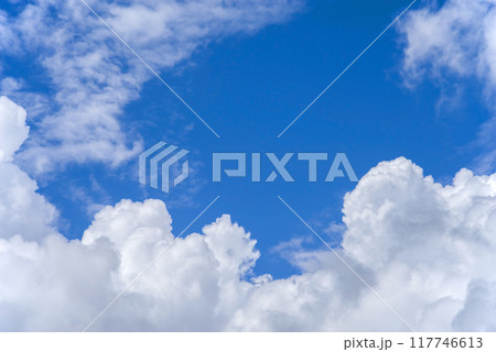 《背景素材》さわやかな青空と白い雲 117746613