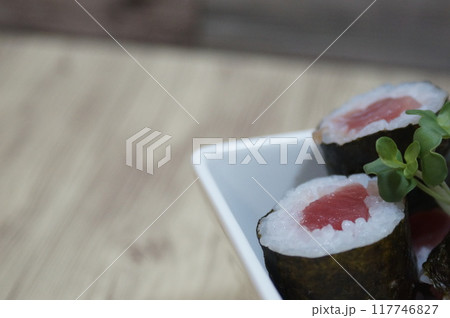美味しそうな鉄火巻き 美味しそうな鉄火巻き 117746827