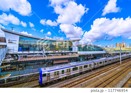 日本の横浜都市景観 8月。SOTETSU　西横浜駅などを望む 117746954