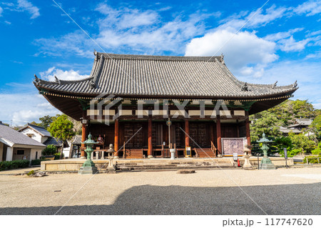 上之太子 叡福寺 秋晴れの金堂1 大阪府南河内郡太子町 上之太子 叡福寺 秋晴れの金堂1 大阪府南河内郡太子町 117747620