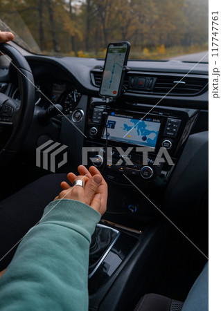 couple holding hands in road trip 117747761