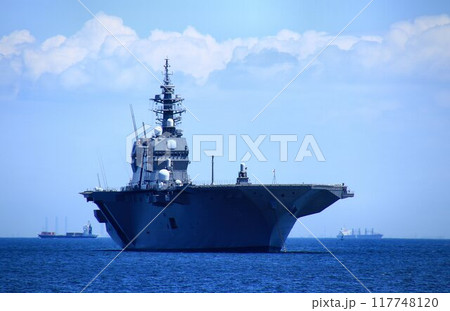 横須賀沖に錨泊する… 護衛艦いずも 横須賀沖に錨泊する… 護衛艦いずも 117748120