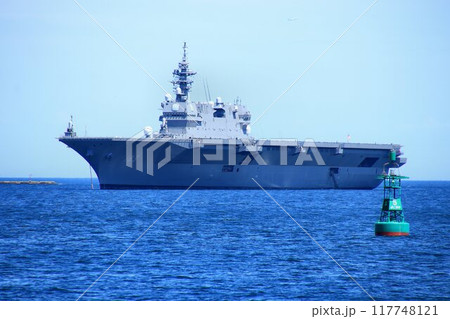 横須賀沖に錨泊する… 護衛艦いずも 横須賀沖に錨泊する… 護衛艦いずも 117748121