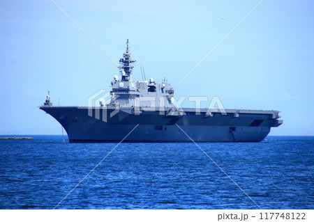 横須賀沖に錨泊する… 護衛艦いずも 横須賀沖に錨泊する… 護衛艦いずも 117748122