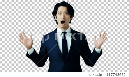 驚いた表情のスタイリッシュな日本人ビジネスマン - 両手を広げたリアクション 117748652