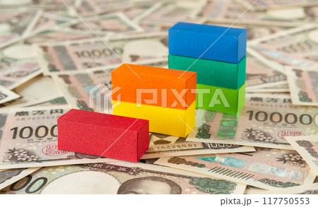 一万円札とブロック　増加　ステップ　資産運用　積み立て 117750553