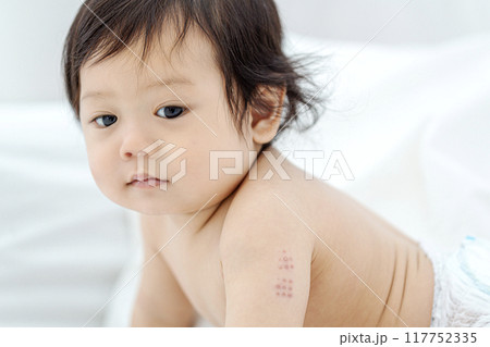裸の赤ちゃん 117752335