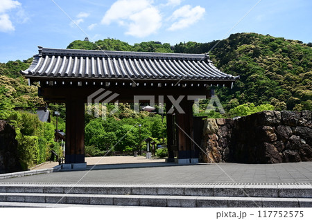 岐阜城金華山の若き日の信長像付近の城門 岐阜城金華山の若き日の信長像付近の城門 117752575