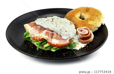 Bagel Smoke Ham with burrata cheese 117753419