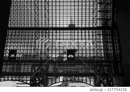 京都駅から見た京都タワー 117754238