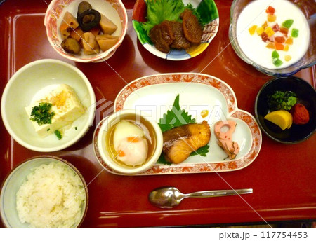 豪華なホテルの朝食 豪華なホテルの朝食 117754453