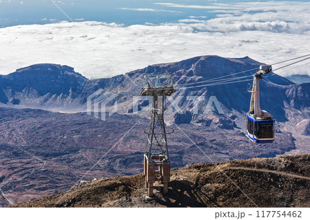 Cabin cableway on the island of Tenerife for the ascent and descent of tourists on the volcano Teide. 117754462