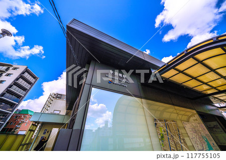 日本の横浜都市景観 8月。SOTETSU　平沼橋駅などを望む 117755105