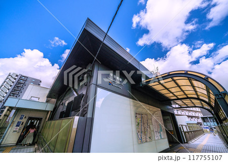 日本の横浜都市景観 8月。SOTETSU　平沼橋駅などを望む 117755107