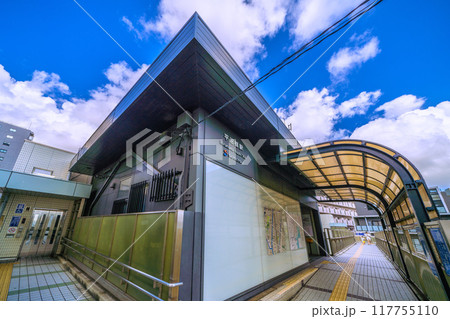 日本の横浜都市景観 8月。SOTETSU　平沼橋駅などを望む 117755110