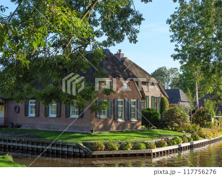 the canals of Giethoorn in the netherlands 117756276