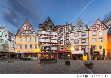 Market square in Cochem, Germany 117758015
