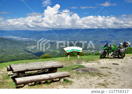 夏の極楽峠パノラマパーク 展望台 バイク2 117758317