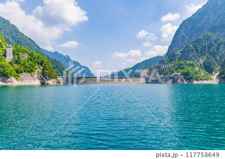 初夏の立山黒部アルペンルート 黒部ダム(黒部湖) 初夏の立山黒部アルペンルート 黒部ダム(黒部湖) 117758649