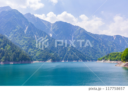 初夏の立山黒部アルペンルート 黒部ダム(黒部湖) 初夏の立山黒部アルペンルート 黒部ダム(黒部湖) 117758657